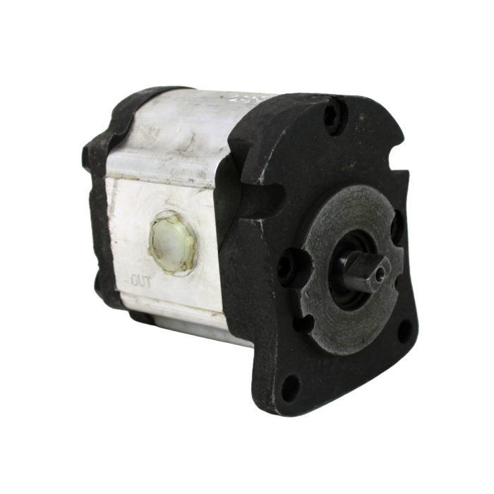 Kubota 67810-76102 - Hydraulic Pump