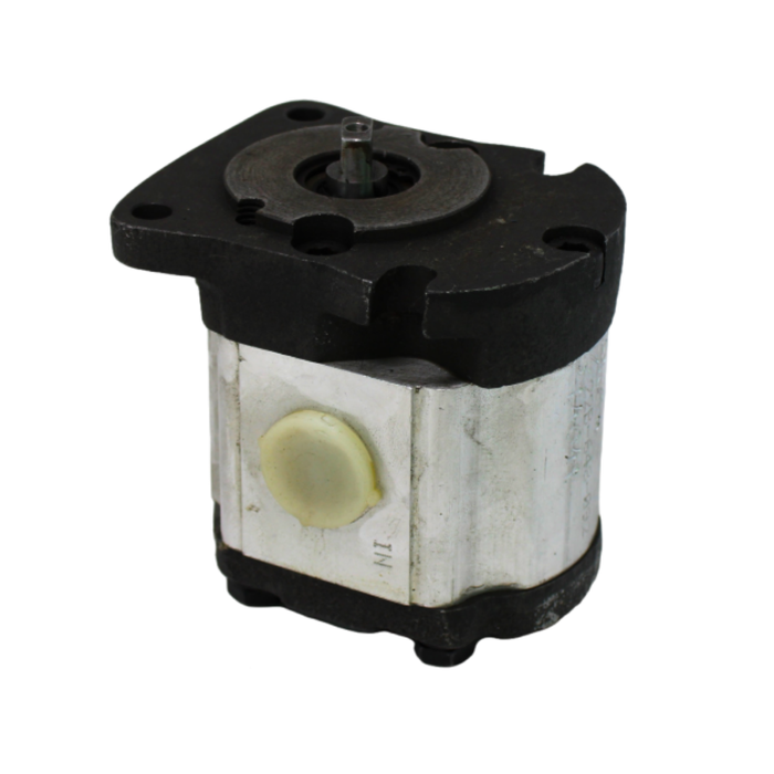 Kubota 67810-76102 - Hydraulic Pump